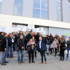 El secretario autonómico de CCOO, Ángel Hernández, visita a los trabajadores de Tragsa encerrados en la sede de Valladolid.-ICAL