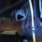 Impacto de una piedra en el parabrisas de un camión. BOMBEROS DE LA DIPUTACIÓN DE VALLADOLID