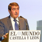 Pablo Lago, durante su intervención.-J.M. LOSTAU, MIGUEL Á. SANTOS Y PABLO REQUEJO