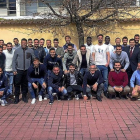 El presidente Ronaldo, el consejero Suárez, el área deportiva, los técnicos, la plantilla y algunos trabajadores se juramentaron para la permanencia.-RVCF