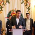 El alcalde de Valladolid, Óscar Puente, y el director general de Deportes de la Junta, Alfonso Lahuerta, presentan la Copa de Europa de Hockey en Línea que se celebra en la ciudad-ICAL