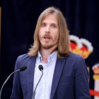 El portavoz de Podemos Fernández al término del discurso de Herrera en el Debate de política general en las Cortes.-ICAL