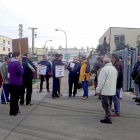 Trabajadores encerrados en la sede de Tragsa en Valladolid se concentran a las puertas de la entidad.-El Mundo