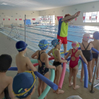 Programa aprendiendo a nadar de la Diputación de Valladolid en los Juegos Escolares. / M. ÁLVAREZ