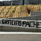 Pancarta en agradecimiento a Pacheta en los aldeaños del José Zorrilla. PHOTOGENIC
