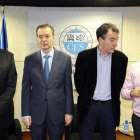 El presidente del CES, Germán Barrios (2I), el presidente de Cecale, Santiago Aparicio (I), y los secretarios autonómicos de CCOO y UGT, Ángel Hernández y Faustino Temprano (D), asisten a la Jornada 'Oportunidades y retos de Castilla y León'-ICAL