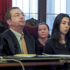 En primer plano, Raquel Gago  y detrás Triana Martínez y Montserrat González en un momento del juicio.-EFE/ J. CASARES (POOL)