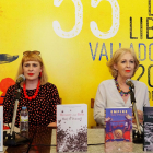 las escritoras Mary O’Donnell y Jan Carson, invitadas a una mesa redonda en la Feria del Libro de Valladolid. -E. M.