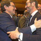 Javier Maroto felicita al Alfonso Fernández Mañueco, el viernes pasado en su toma de posesión.-ICAL