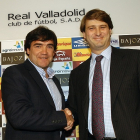 Marcos Alonso y el presidente del Real Valladolid Carlos Suárez  en la presentación del entrenador en 2005. /EL MUNDO