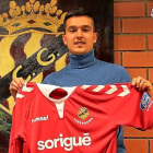 Antonio Cotán posa ayer con la camiseta del Nàstic.-C. G. TARRAGONA