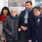 El actor Juan Antonio Quintana (tercero por la izquierda) junto al alcalde, Óscar Puente, y la concejal de Cultura y Turismo, Ana Redondo. -E.PRESS