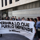 Concentración convocada por La Molinera a las puertas de los juzgados de la calle Angustias de Valladolid por un juicio a dos miembros del colectivo.- Ical
