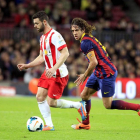 Rodri controla el balón ante Puyol, en el Barcelona - Almería de la temporada 13-14.-E.M