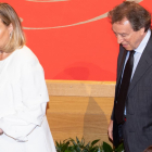 Pilar del Olmo y José Antonio De Santiago-Juárez, este lunes durante los Premios Castilla y León.-J. M. LOSTAU
