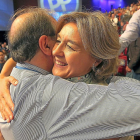 Juan Vicente Herrera, abrazado a Isabel García Tejerina .-ICAL