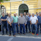 Agricultores vallisoletanos a las puertas de la sede de la CHD.-J.M. LOSTAU