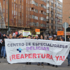 Más de un centenar de personas participan en una manifestación para reclamar la reapertura del Centro de Especialidades de las Delicias, en Valladolid - ICAL