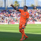 Isaac Becerra celebra uno de  los goles del Real Valladolid con los aficionados desplazados a Almería.-PHOTO-DEPORTE