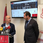 Puente y Fernández Antolín durante la presentación del primero para la lista del PSOE- ICAL