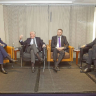 Pablo R, Lago, director de EL MUNDO DE CASTILLA Y LEÓN, Javier Carbajo, Tomás Castro y Alberto Pérez, durante el Club de Prensa-J.M.Lostau