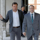Óscar Puente y el rector de la UVA,Daniel Miguel, antes de la reunión para impulsar la colaboración.-J.M. Lostau