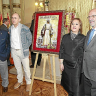 Alonso, Concellón, Domínguez y De la Riva posan ante el cartel de la Semana Santa en el Ayuntamiento-J.M.Lostau
