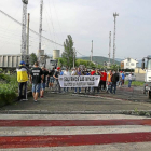 Decenas de mineros del Bierzo y Laciana a las puertas de la central térmica de Compostilla II en Cubillos del Sil (León).-ICAL