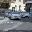 Taxis en la parada de la plaza de Poniente de Valladolid.- E. M.