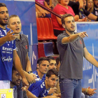 Nacho González da instrucciones.-J.M.LOSTAU