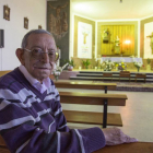 El sacerdote Antonio Pedraz en su parroquia de Puente Ladrillo-Ical