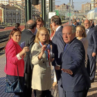 Mientras Óscar Puente conversaba con Mariano Rajoy y Juan Vicente Herrera en el andén en Valladolid, desde Protocolo trataban de impedir que los medios presentes realizaran fotos que no fueran las previstas, las autorizadas y las preparadas para la oficia-E.M