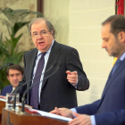 El presidente de la Junta, Juan Vicente Herrera, con el ministro Ábalos durante la rueda de prensa.-ICAL