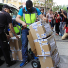 La Udef sale con cajas tras el registro en el Ayuntamiento de Palencia.-ICAL