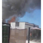 Imagen del incendio en la urbanización El Romeral de Traspinedo. E.M.