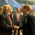 Georges Dassis, presidente del CESeuropeo, saluda a Germán Barrios, presidente del CES regional en una imagen reciente.-EL MUNDO