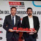 Óscar Puente y Alberto Bustos, en Barcelona en la presentación de La Vuelta a España. / EL MUNDO