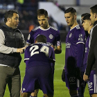 Sergio habla con sus jugadores en Marbella antes de la tanda de penaltis.-PHOTO-DEPORTE