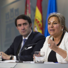 La vicepresidenta y portavoz de la Junta, Rosa Valdeón (D) y el Consejero de Fomento y Medio Ambiente, Juan Carlos Suárez Quiñones (D), comparecen tras la reunión del Consejo de Gobierno.-ICAL