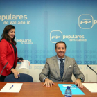 Los parlamentarios del PP de Valladolid Ignacio Tremiño y Arenales Serrano informan sobre empleo y pensiones-ICAL
