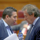 Luis Mariano Santos y el consejero José Antonio de Santiago-Juárez.-ICAL