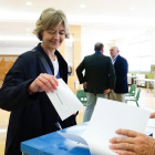Isabel García Tejerina, a la hora de votar en el colegio del Lourdes.-ICAL