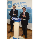El presidente provincial, César Rico y el coordinador de las ponencias del PP de Burgos, Víctor Arnáiz, comparen en rueda de prensa para dar a conocer las enmiendas que han presentado los compromisarios del Partido Popular de Burgos.-ICAL