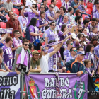 Diez contra 'doce'. El Real Valladolid jugó en Miranda con un jugador más. Un millar de aficionados pucelanos se desplazaron ayer hasta Anduva para apoyar a su equipo en la lucha por entrar en el playoff-PHOTO-DEPORTE