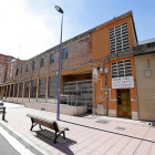Edificio que albergará el Espacio Joven Zona Norte.-J. M. LOSTAU