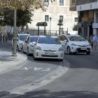 Parada de taxis de la Plaza del Poniente, una de las diez que enlazarán desde el 1 de enero con el servicio del área metropolitana.-PABLO REQUEJO