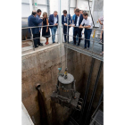 El consejero de Fomento y Medio Ambiente, Juan Carlos Suárez-Quiñones, presenta las instalaciones de la Estación Depuradora de Aguas Residuales.-R. VALTERO / ICAL
