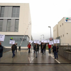 Trabajadores de Tragsa que permanecen encerrados en protesta por el ERE anunciado por la empresa.-ICAL