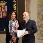 La consejera de Cultura y Turismo de la Junta, Josefa Garcia Cirac, entrega a José Antonio Ramírez el primer premio de Poesía de Fray Luis de León de creación literaria 2017-ICAL