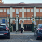 Puerta de aparcamiento de Tierno Galván, donde se quitarán varias plazas de aparcamiento. -PHOTOGENIC.